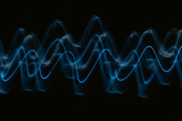 AI彼女 音声-音声波形のイメージ